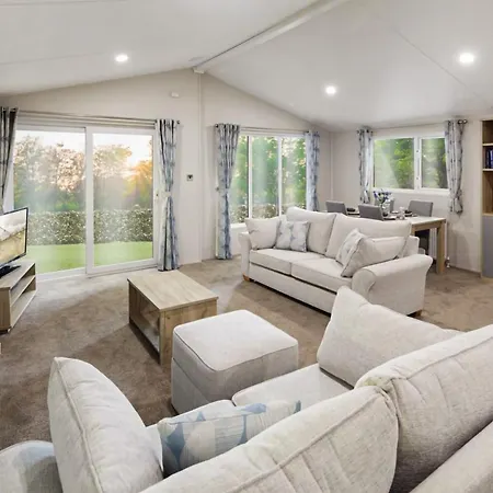 Hamlet Retreat At Calloose Holiday park *